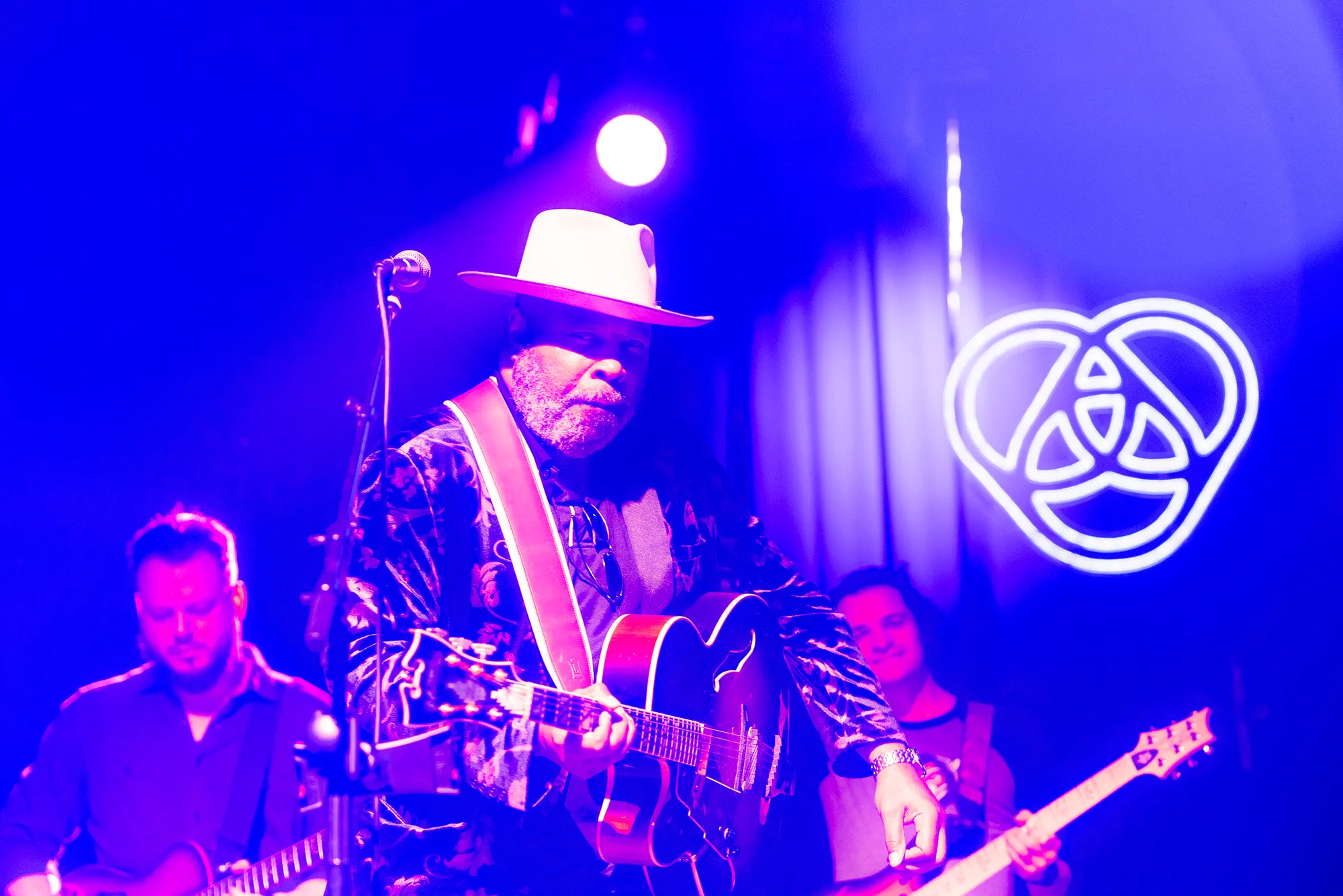 Project love light - kevin scott funky holiday spectacular, December 2024 — KOI07098